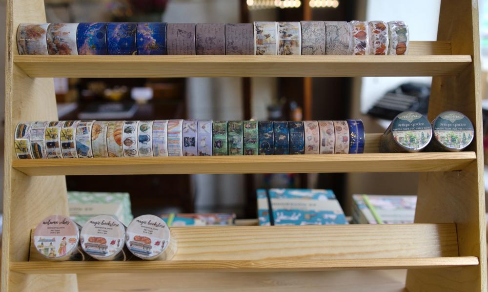 Papirvarer og kreative sager i butikken